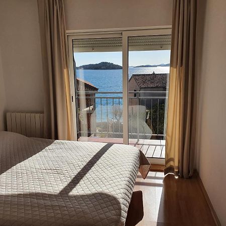 Apartments Tatjana Tisno Exterior photo